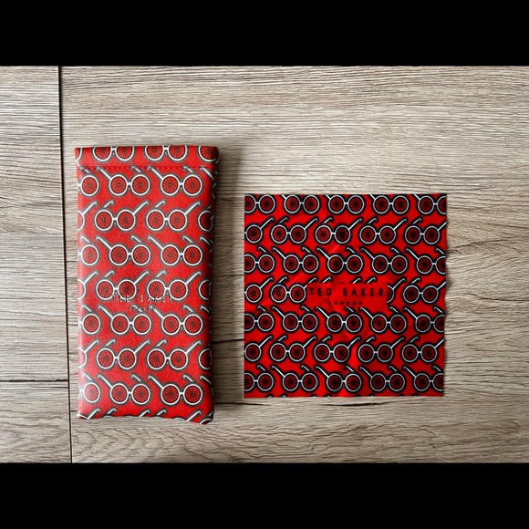 Ted Baker London Accessories - NWOT Ted Baker soft glasses case with microfiber cloth